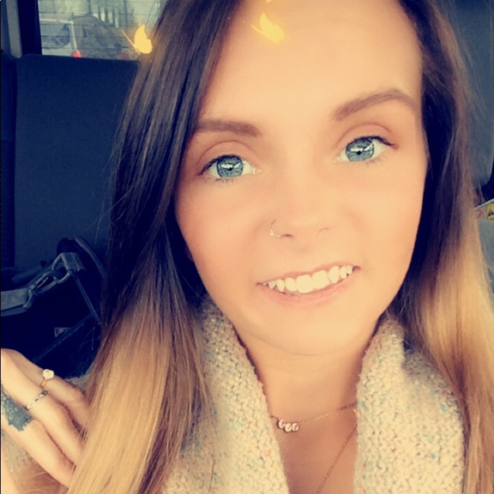 Meet your Posher, Courtney